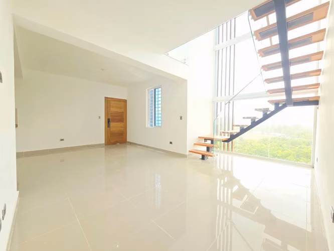 Amplio Penthouse en Venta, Urbanización Thomen, Santiago.
