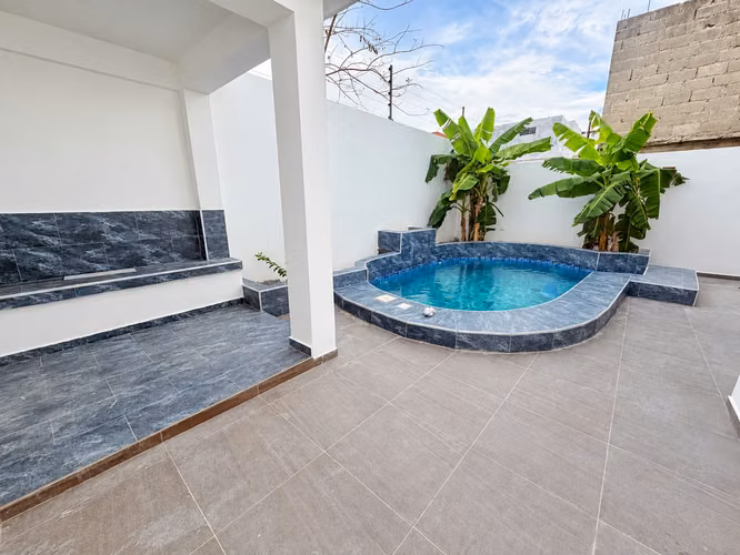 Venta de Casa con Piscina En La Autopista de San Isidro  - Imagen 17