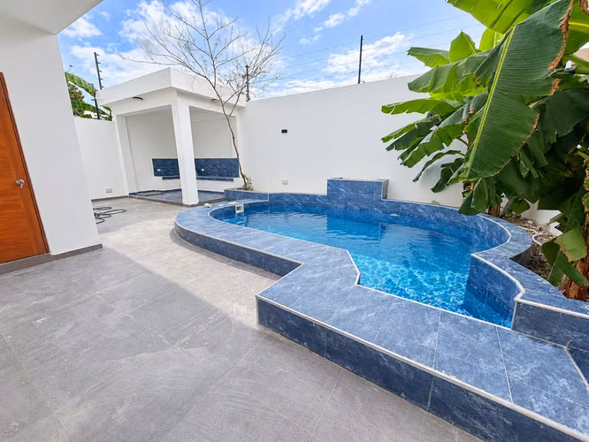 Venta de Casa con Piscina En La Autopista de San Isidro  - Imagen 2