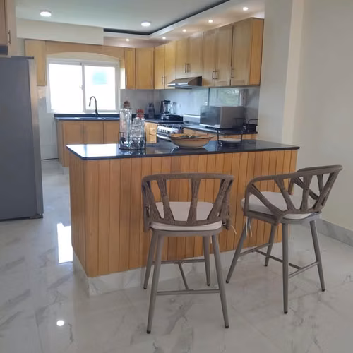 Alquiler Apartamento 190m2 Amueblado en Prado Oriental - 3 Habitaciones, 2.5 Baños, 2 Parqueos Techados