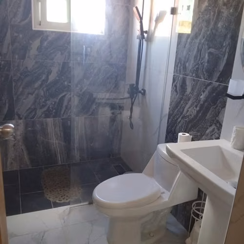 Alquiler Apartamento 190m2 Amueblado en Prado Oriental - 3 Habitaciones, 2.5 Baños, 2 Parqueos Techados