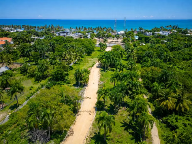 3344- PROYECTO DE SOLARES EN RESIDENCIAL PALMERAS III, CABARETE ESTE 