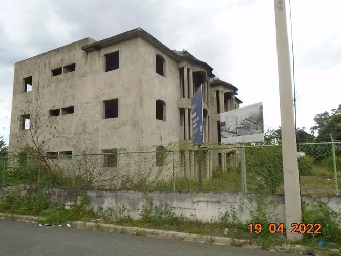VENTA DE AMPLIO TERRENO CON PROYECTO DE APARTAMENTOS EN BONAO - Imagen 2