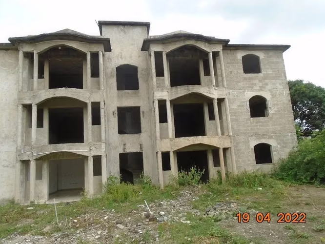 VENTA DE AMPLIO TERRENO CON PROYECTO DE APARTAMENTOS EN BONAO - Imagen 4