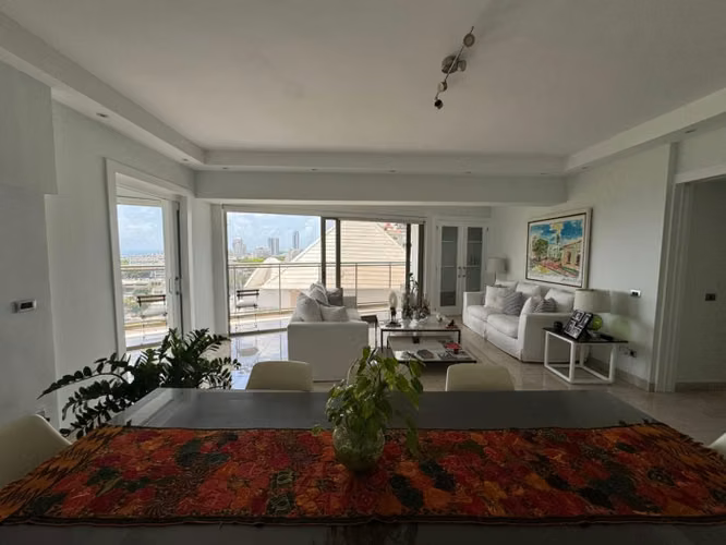 APARTAMENTO DE LUJO AMUEBLADO EN ALQUILER EN BELLA VISTA | TORRE CON HELIPUERTO - Imagen 2