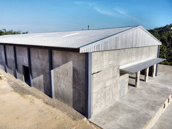 Nave Industrial en Alquiler en Parque Privado – El Carril, Haina