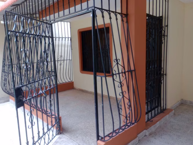 ATENCION para agentes inmobiliarios & abogados SE VENDE CASA TASADA 3% DE GANANCIA - Imagen 4