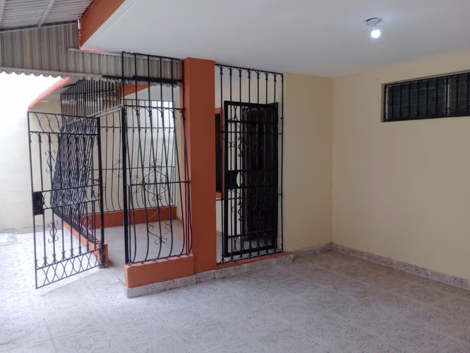 ATENCION para agentes inmobiliarios & abogados SE VENDE CASA TASADA 3% DE GANANCIA - Imagen 3