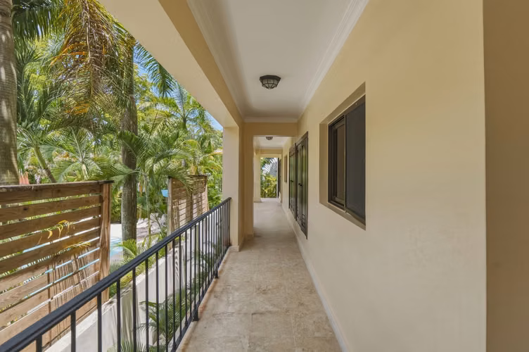 Hermoso apartamento de 95 m², amueblado, 2 hab. y 2 baños en Sosúa. 2 piscinas, seguridad 24/7. ¡5 minutos de la playa!