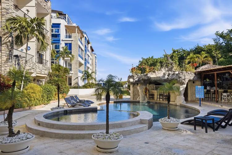 Hermoso apartamento de 95 m², amueblado, 2 hab. y 2 baños en Sosúa. 2 piscinas, seguridad 24/7. ¡5 minutos de la playa!