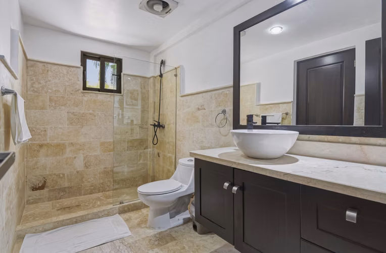 Hermoso apartamento de 95 m², amueblado, 2 hab. y 2 baños en Sosúa. 2 piscinas, seguridad 24/7. ¡5 minutos de la playa!