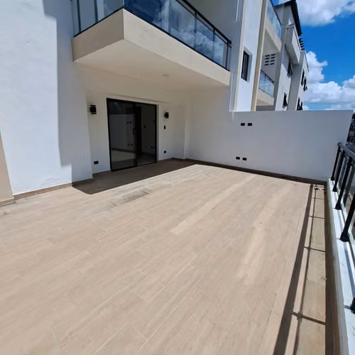 Apartamento 2do nivel con terraza en Los Restauradores – Amplio y con excelente - Imagen 3