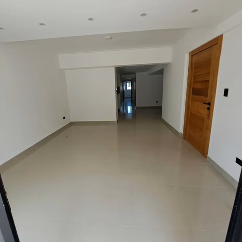 Apartamento 2do nivel con terraza en Los Restauradores – Amplio y con excelente - Imagen 7