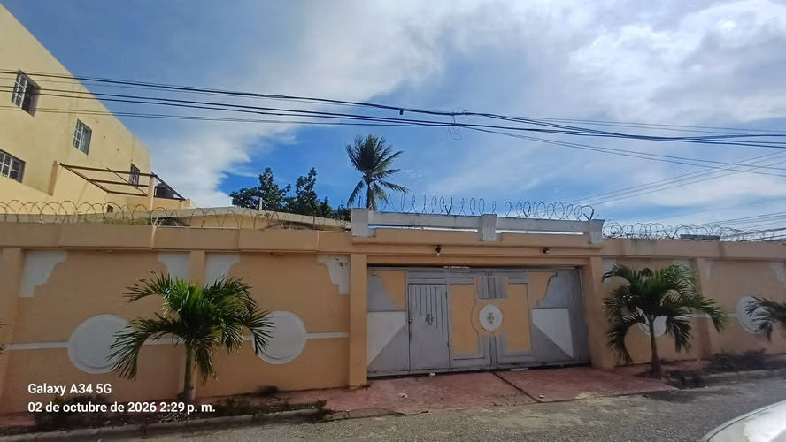 Vendo o alquilo casa de esquina con vocación comercial 