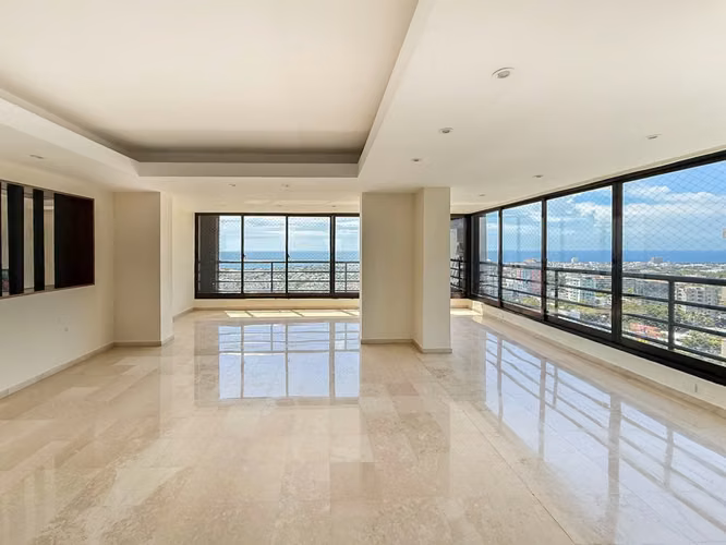 Dúplex de 3 Habitaciones con Vista al Mar en La Julia |