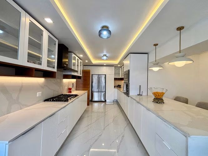 Apartamento recién remodelado ubicado en torre clásica muy bien cuidada en la Ave. Anacaona. - Imagen 9