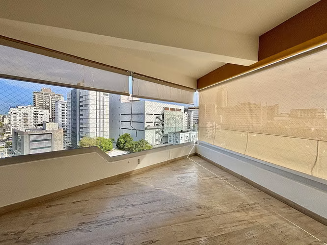 Impecable apartamento ubicado en torre moderna muy bien cuidada y con excelente ubicación en Naco.