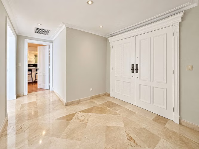 Apartamento en Alquiler con Línea Blanca Bello apartamento de 360M2 ubicado en torre exclusiva en Piantini.  - Imagen 7