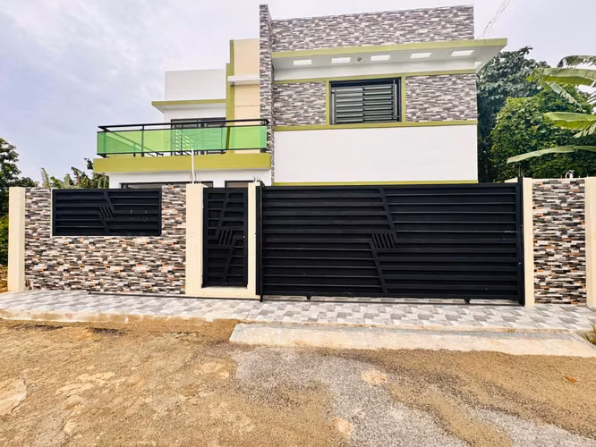 Casa Nueva en Venta de 3 Niveles en Brisa Oriental, Autopista de San Isidro