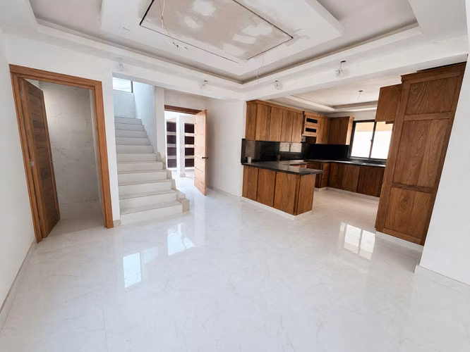 Casa Moderna de 3 Niveles en Venta en Brisa Oriental, Autopista de San Isidro - Imagen 2