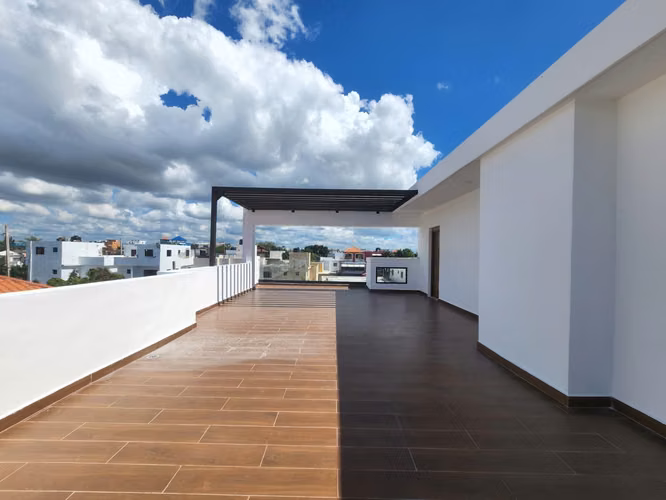 Casa de 3 Niveles con Piscina en Venta en Brisa Oriental, Autopista de San Isidro