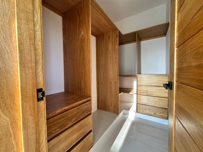 Casa de 3 Niveles con Piscina en Venta - Brisa Oriental, Santo Domingo Este - 3 Habitaciones