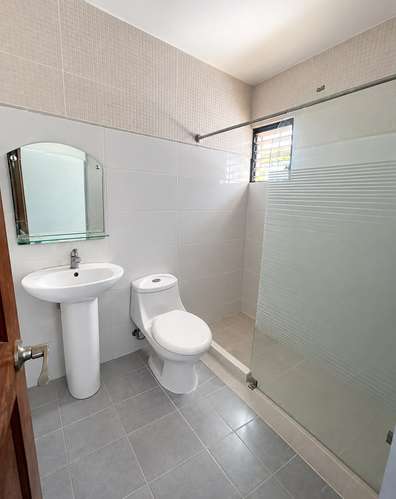 Alquiler de apartamento de 2 habitaciones en bella vista. A solo una calle de Downtowm mall