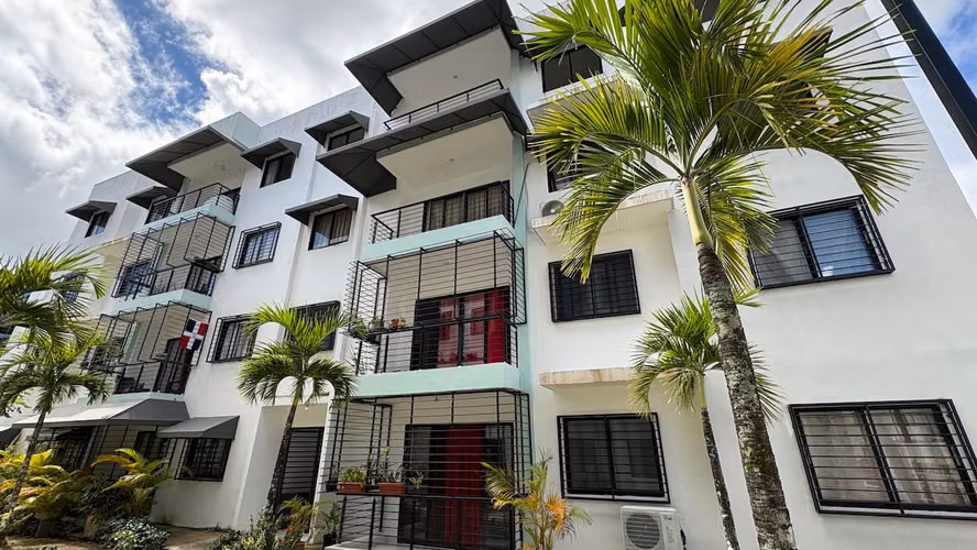 Venta de apartamento a estrenar en Ciudad Juan Bosch con área de techo propio.  A solo paso de la Avenida Ecológica Prof
