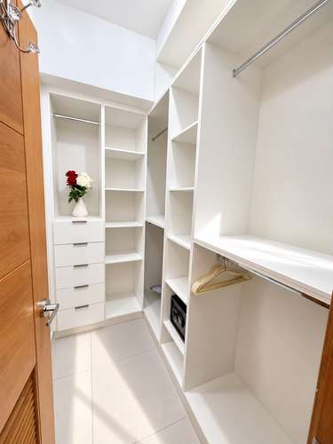 Se alquila apartamento amueblado de 2 habitaciones en Torre de lujo en Bella vista a pasos de Downtown Center.