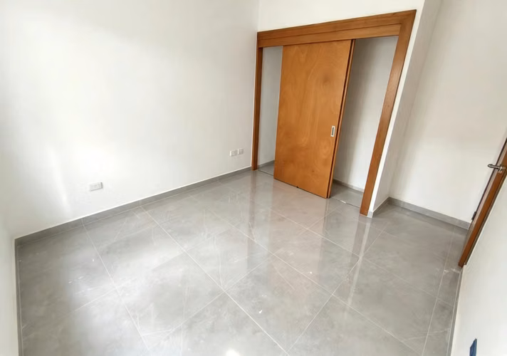 Venta de apartamento en la esperilla de 3 habitaciones con 2 parqueos separados y cuarto de servicio - Imagen 8