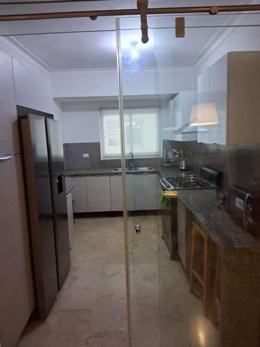 Se alquila, Apartamento 3Hab Amueblado Piso Alto c/Vista, Piscina, Sauna, Lobby y Gym en Naco  - Imagen 9