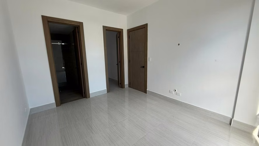 Apartamento en Alquiler piso alto en Bella Vista nuevo - Imagen 4