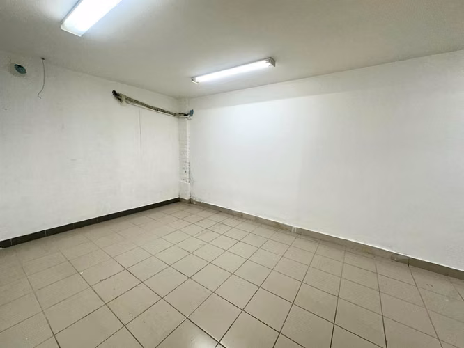 Local Comercial en Alquiler | 250 m² | 9 Oficinas, 7 Parqueos y Planta Eléctrica - Imagen 8