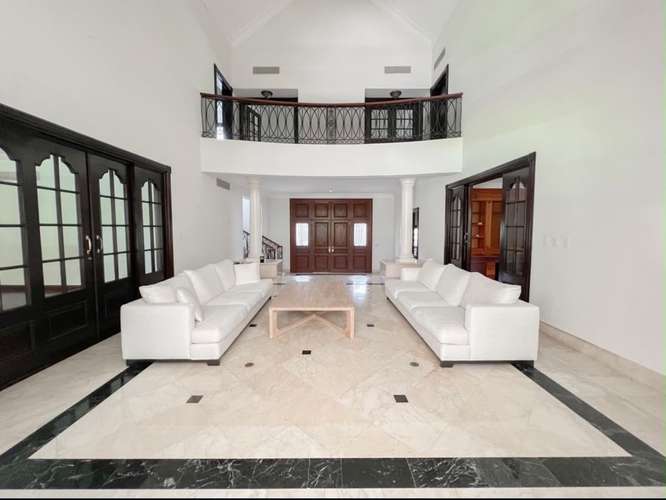 Exclusiva Residencia de 5 Habitaciones con Piscina en Cuesta Hermosa II |