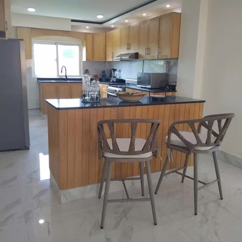 Alquiler Apartamento 190m2 Amueblado en Prado Oriental, autopista san is- 3 Habitaciones, 2.5 Baños, 2 Parqueos Techados