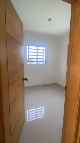 Apartamento en alquiler, 3 Habitaciones, en la Jacobo Majluta, con piscina - Imagen 4