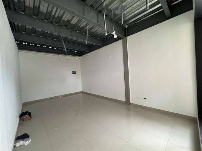 Alquilo local comercial en Alma Rosa I - Imagen 3