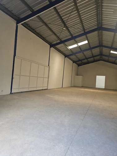 Alquilo Nave de 350 m2 en Zona Oriental - Imagen 3