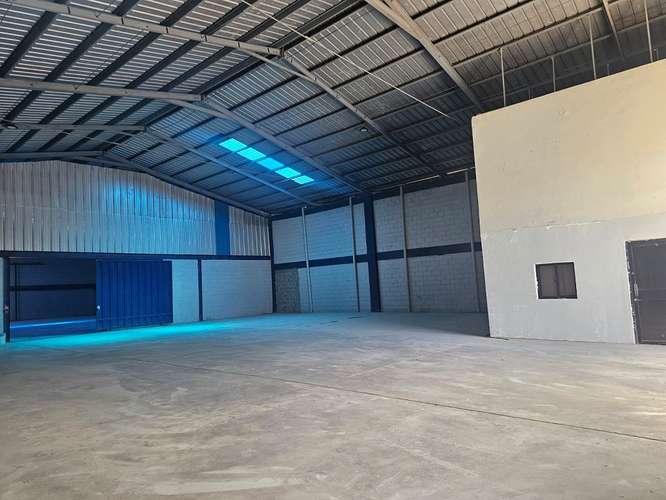 Alquilo Nave de 900 m2 próximo a Autopista de las Américas - Imagen 2