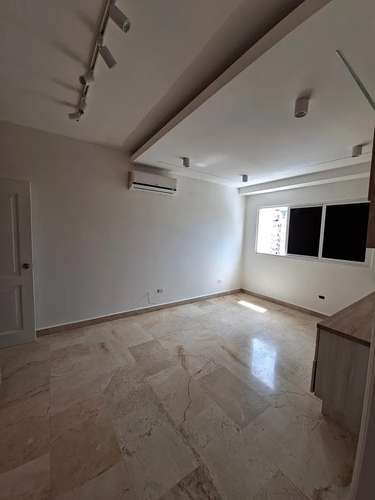 ALQUILER DE EXCELENTE APARTAMENTO EN LO MEJOR DE NACO - Imagen 7
