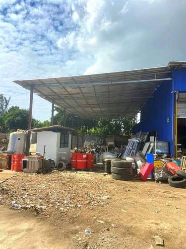 Solar comercial de esquina con naves en venta – Santo Domingo Este