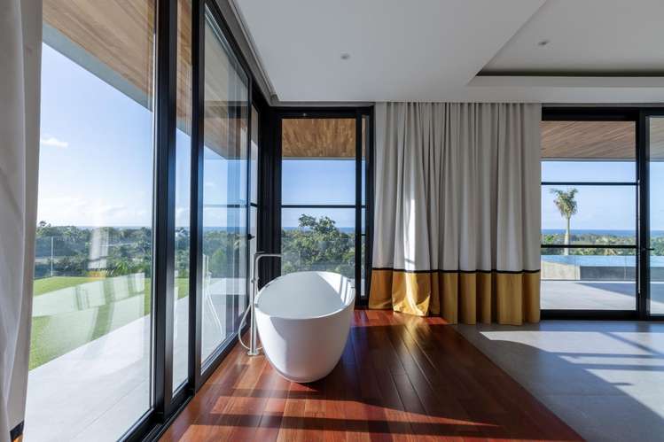 Venta | Villa de Lujo de 5 Habitaciones con Vista al Mar en Las Terrenas - Imagen 4