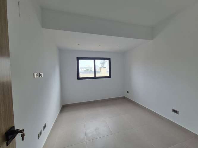 Apartamento en alquiler Evarisro Morles, 2 hab con area social - Imagen 4