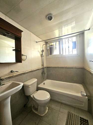Apartamento en alquiler con línea blanca en Evaristo Morales de 3 Habitaciones - Imagen 2