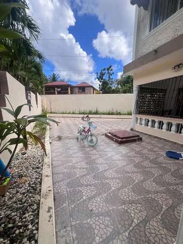 Imponente Y Cautivadora  CASA EN VENTA A solo Minutos del centro de la Ciudad    Residencial Cerrado Amplios Espacios y 