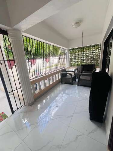 Imponente Y Cautivadora  CASA EN VENTA A solo Minutos del centro de la Ciudad    Residencial Cerrado Amplios Espacios y 