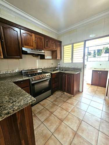 Apartamento en alquiler con línea blanca en Evaristo Morales de 3 Habitaciones - Imagen 5