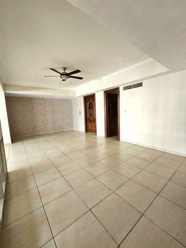 Apartamento en alquiler con línea blanca en Evaristo Morales de 3 Habitaciones - Imagen 11