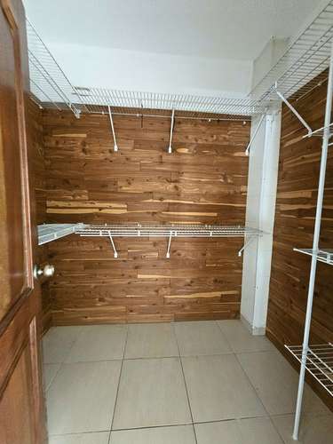 Apartamento en alquiler con línea blanca en Evaristo Morales de 3 Habitaciones - Imagen 13