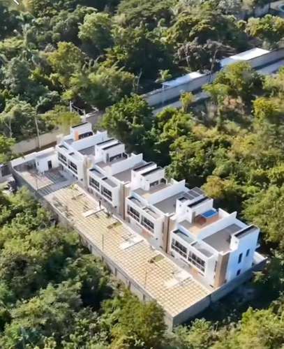 Venta de townhouse nuevo con jacuzzi privado en Juan Dolio